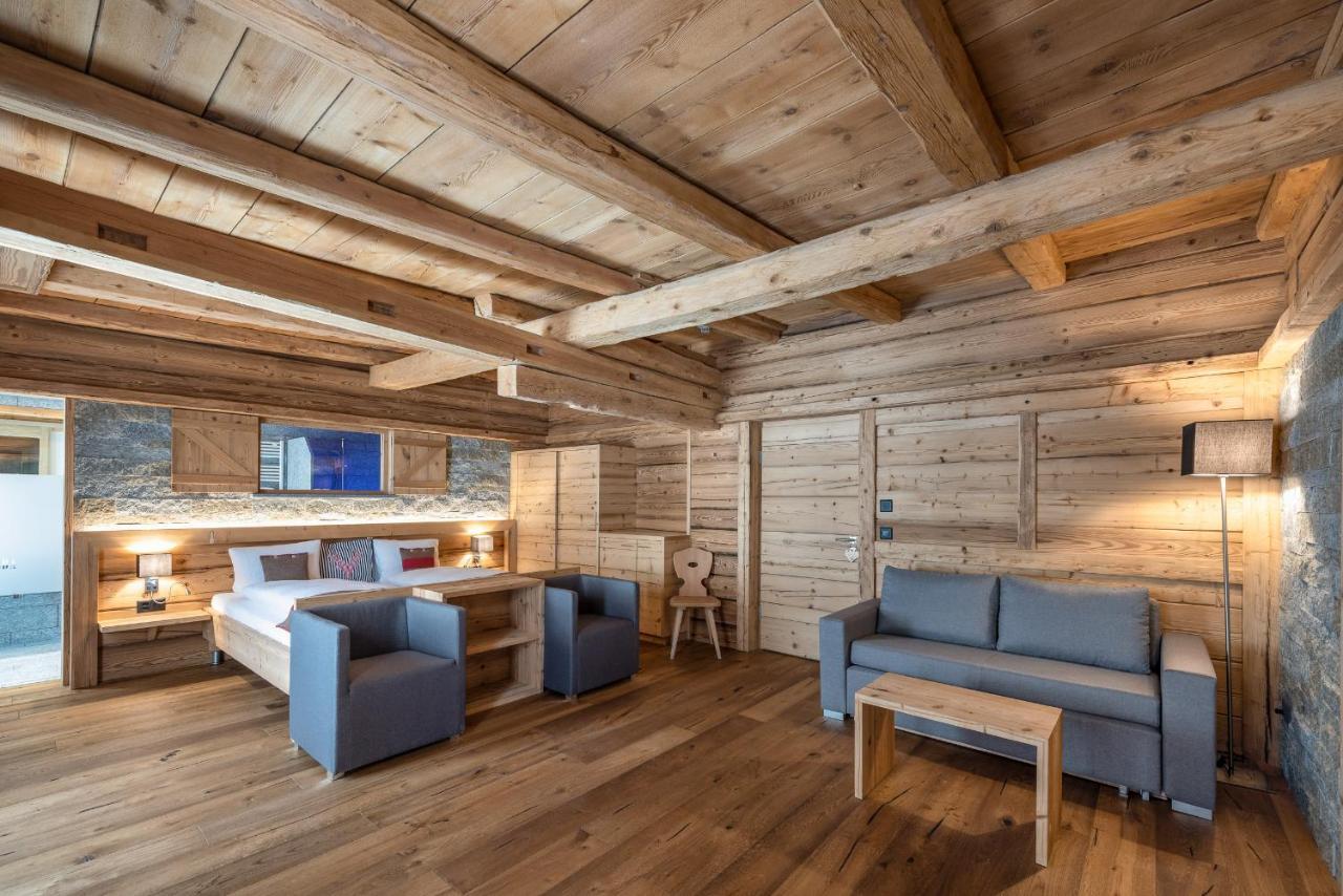 Hotel Crusch Alba Swiss Lodge ルェルネツ エクステリア 写真