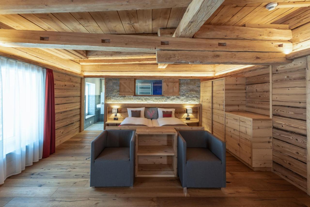 Hotel Crusch Alba Swiss Lodge ルェルネツ エクステリア 写真